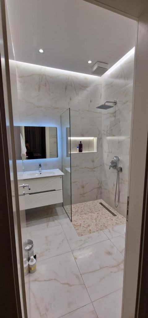 Lilo'S Place Тирана Екстер'єр фото